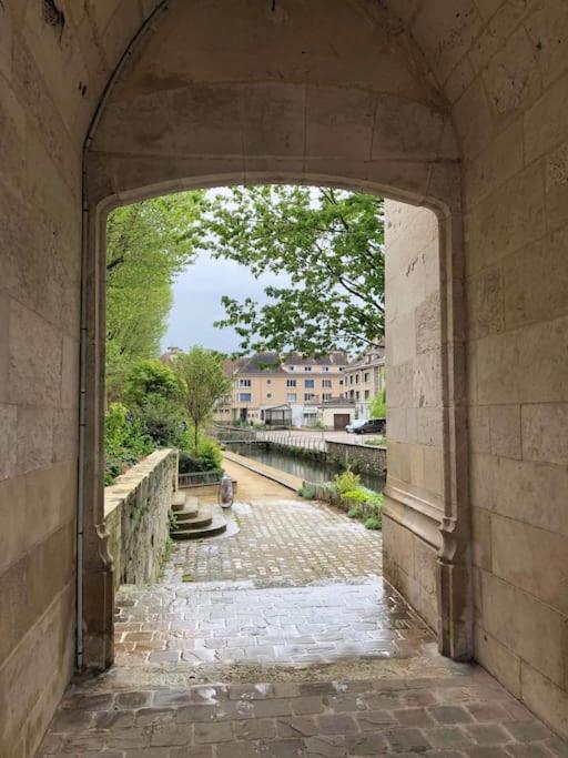 Apt Evreux 900M De La Gare 외부 사진