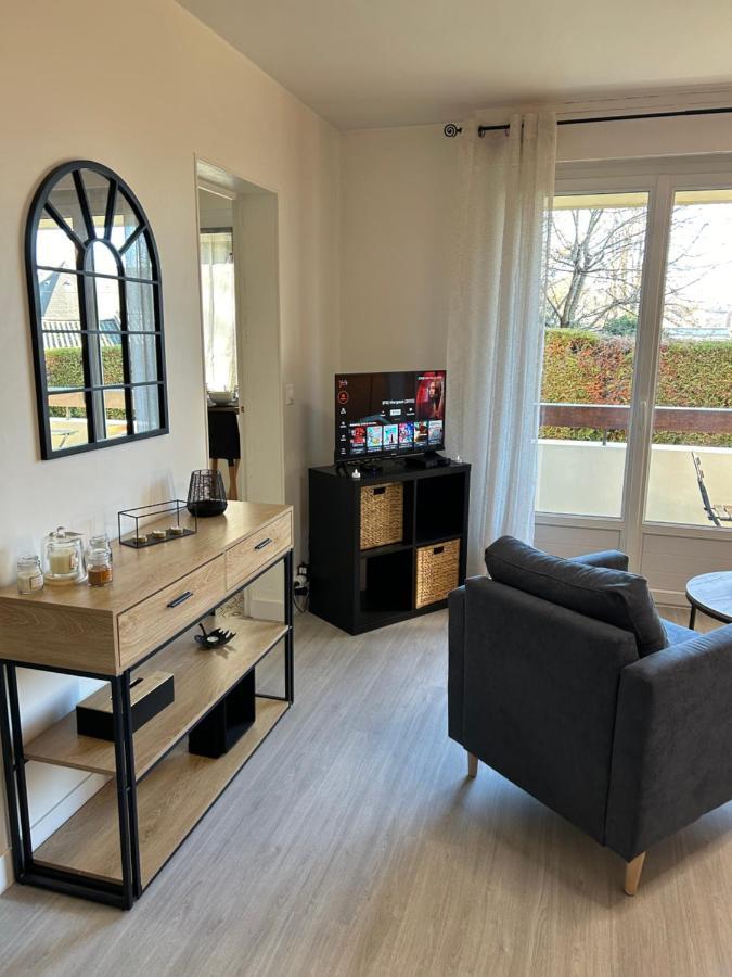 Apt Evreux 900M De La Gare 외부 사진